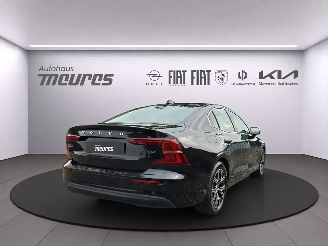 Volvo S60 MHEV Core - Thumbnail 4