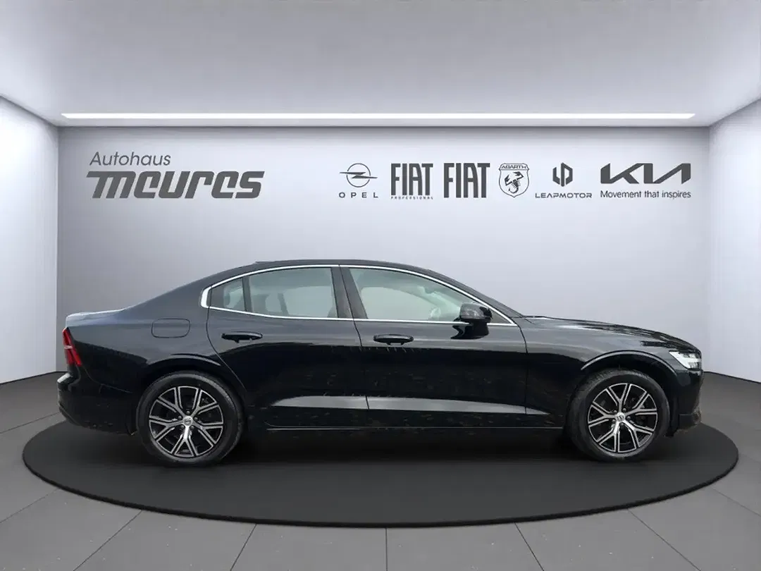Volvo S60 MHEV Core - Thumbnail 5