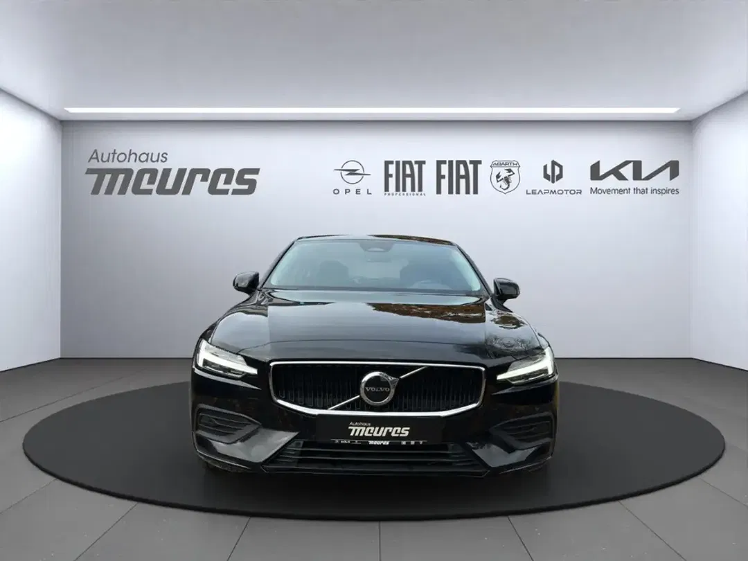 Volvo S60 MHEV Core - Thumbnail 6