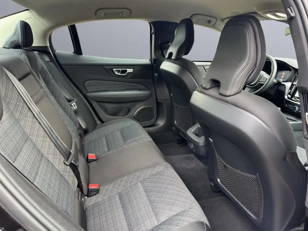 Volvo S60 MHEV Core - Thumbnail 9