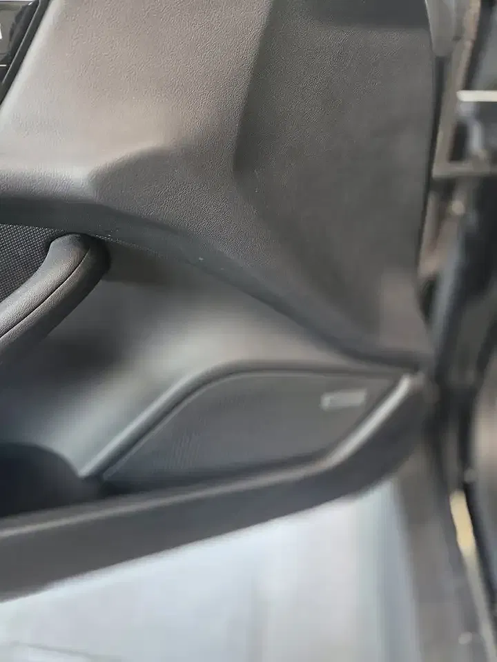 Porsche Taycan - Thumbnail 11