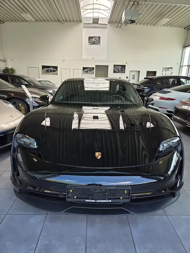 Porsche Taycan - Thumbnail 14