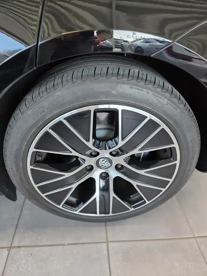 Porsche Taycan - Thumbnail 5