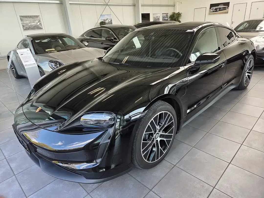 Porsche Taycan - Thumbnail 7