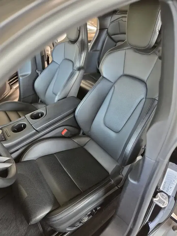 Porsche Taycan - Thumbnail 8