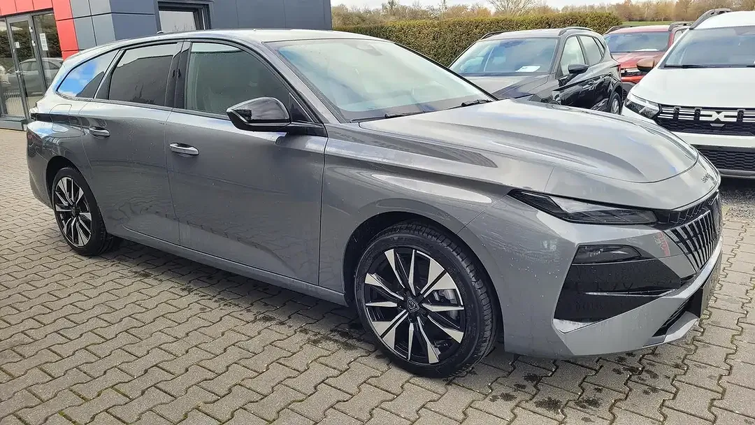 Peugeot 308 Allure SW - Thumbnail 3