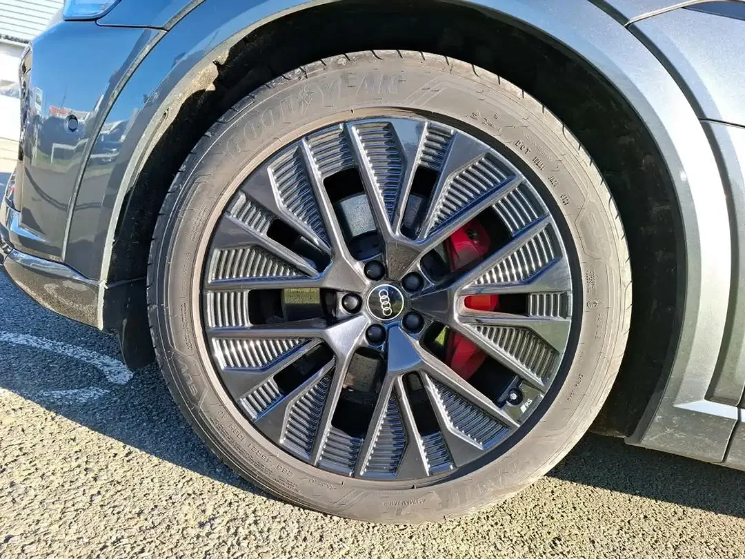 Audi Q8 55 e-tron quattro Matrix LED S line - Thumbnail 5