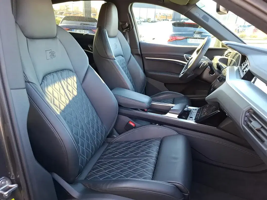 Audi Q8 55 e-tron quattro Matrix LED S line - Thumbnail 6