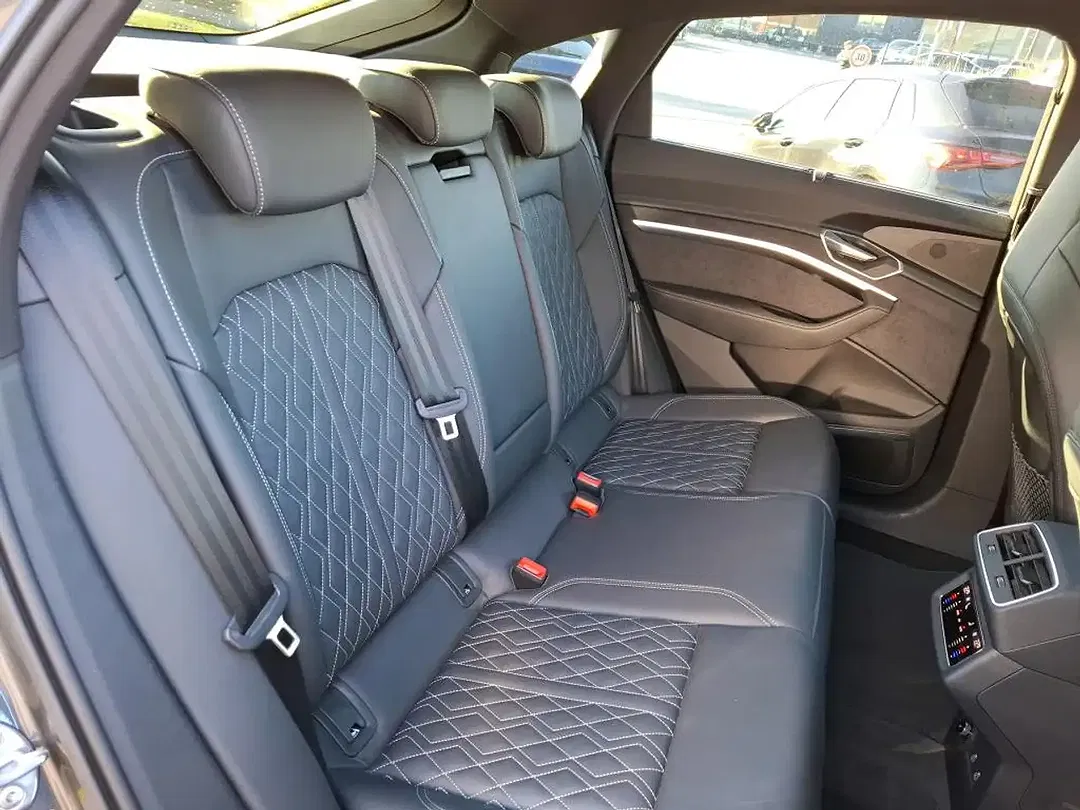 Audi Q8 55 e-tron quattro Matrix LED S line - foto 7