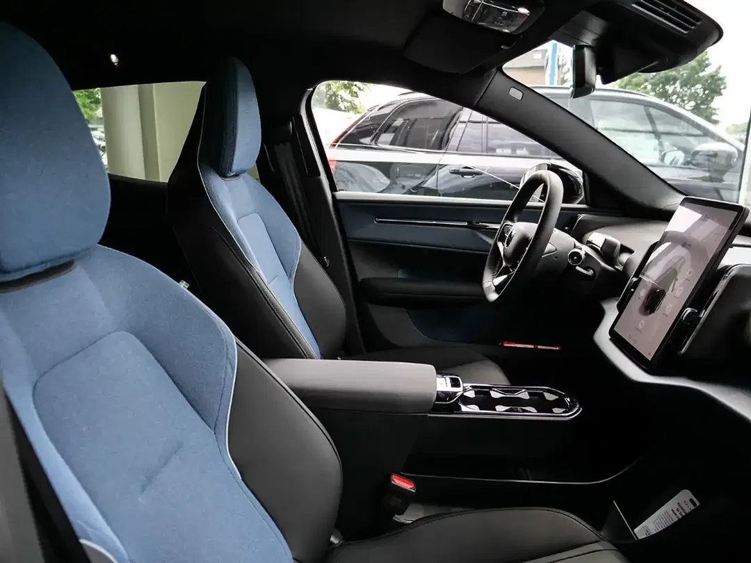 Volvo EX30 Single Motor Edition Plus - Thumbnail 13