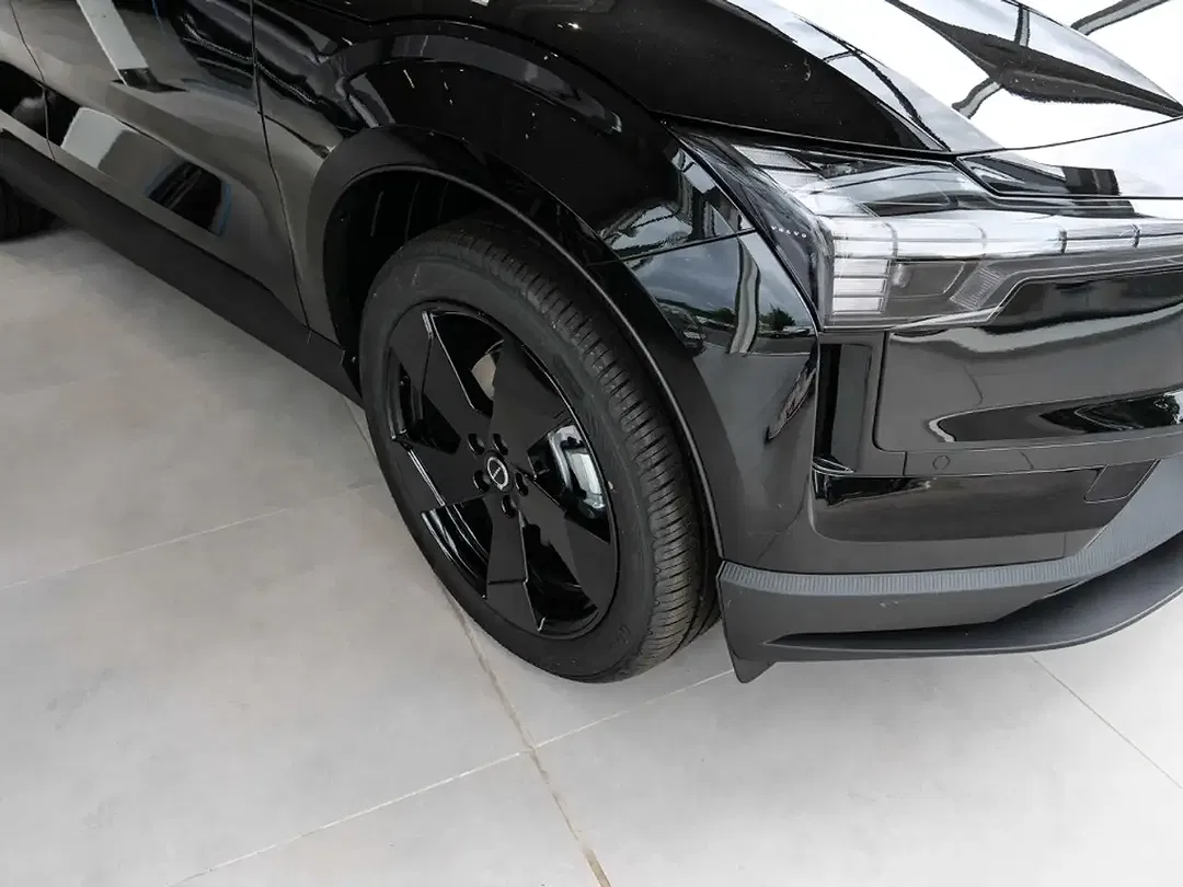 Volvo EX30 Single Motor Edition Plus - Thumbnail 3