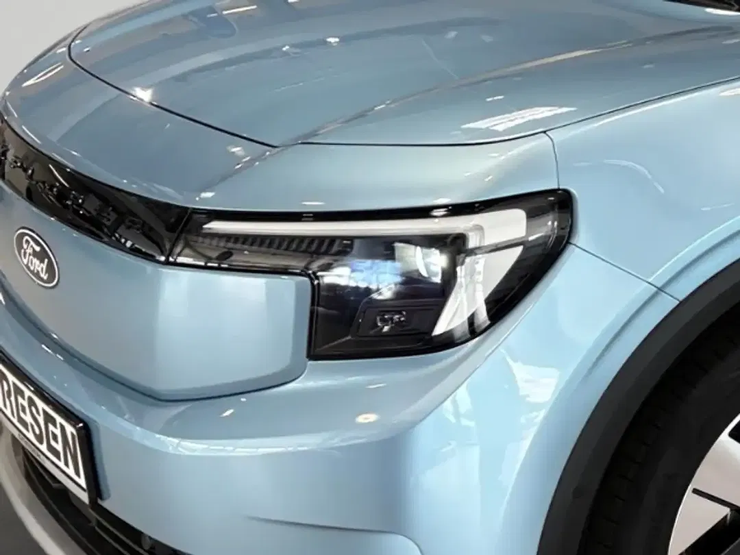 Ford Explorer Premium - Thumbnail 5