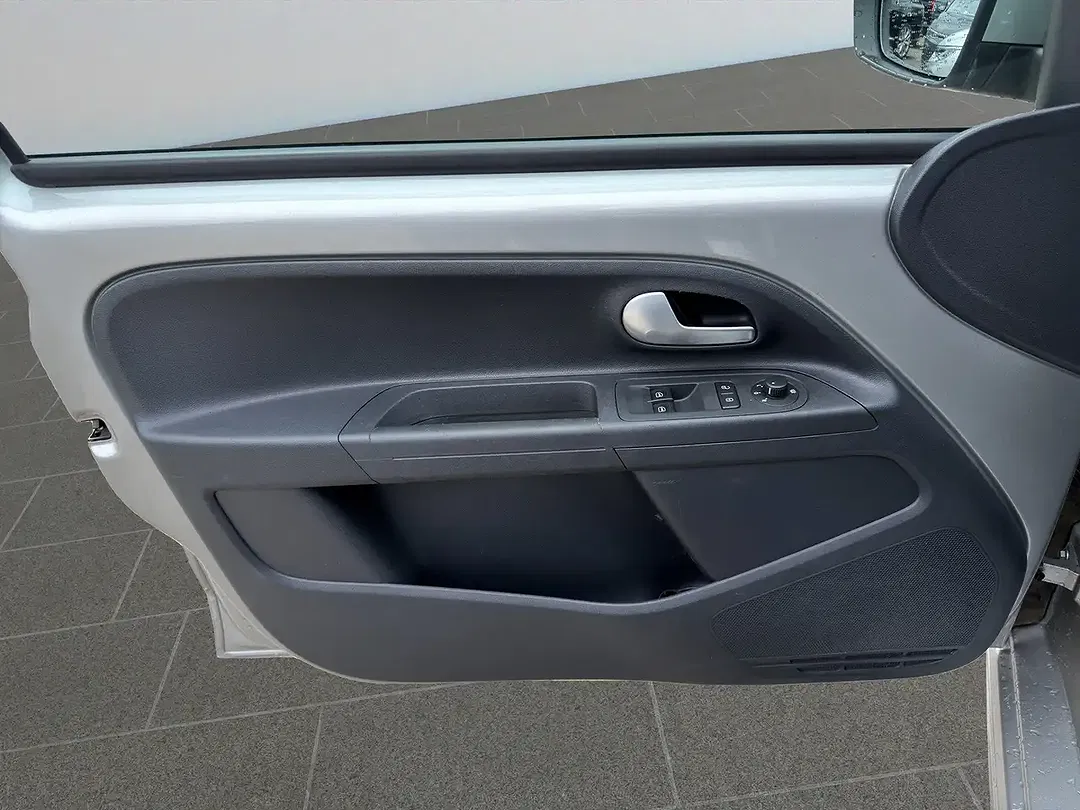 Volkswagen e-up! Style Plus - Thumbnail 9
