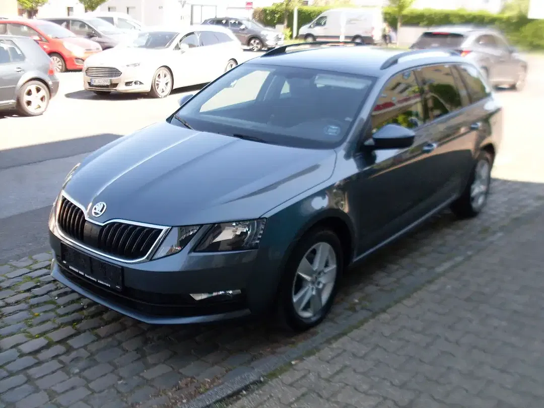 Skoda Octavia Combi Tour - foto 2