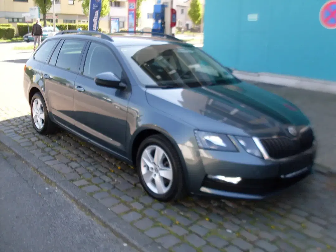 Skoda Octavia Combi Tour - Thumbnail 3