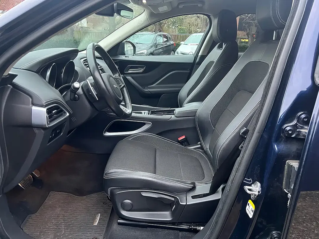 Jaguar F-Pace 25t 4x4 R-Sport - Thumbnail 10