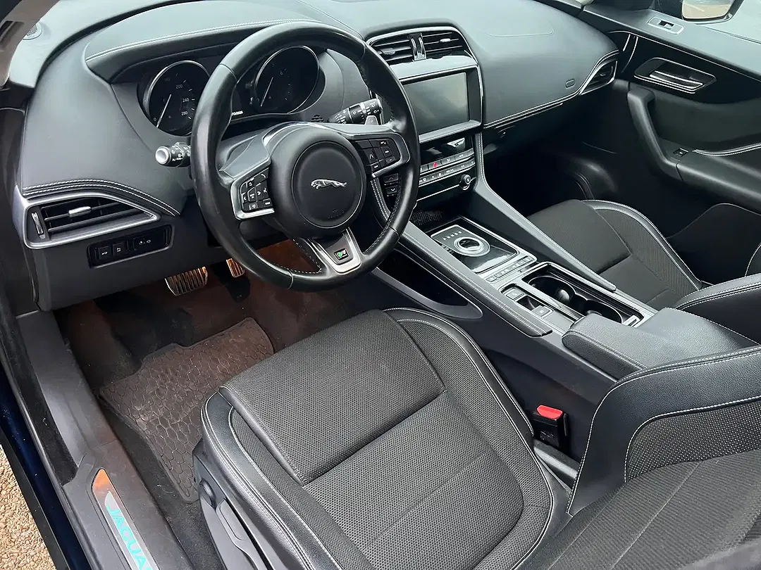 Jaguar F-Pace 25t 4x4 R-Sport - Thumbnail 11