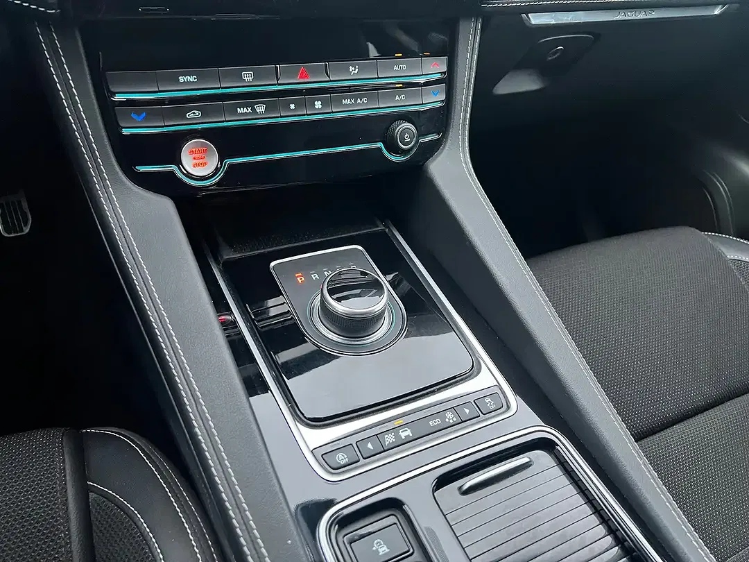 Jaguar F-Pace 25t 4x4 R-Sport - Thumbnail 14