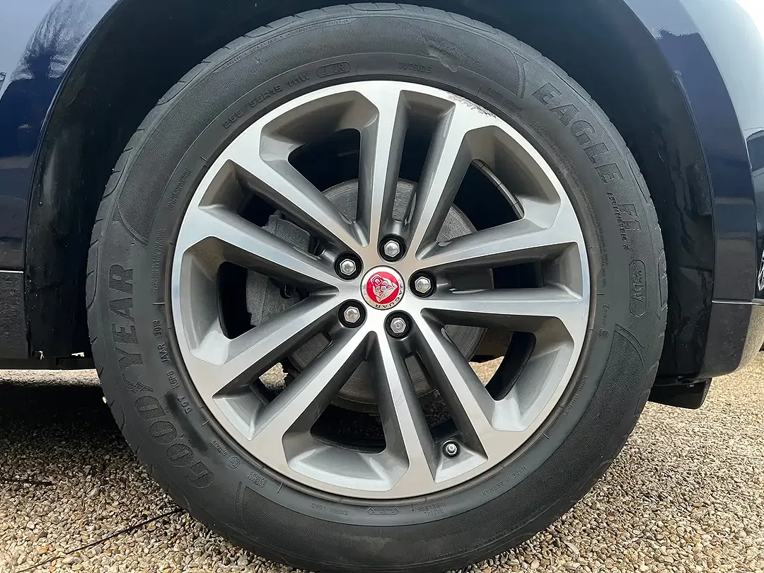 Jaguar F-Pace 25t 4x4 R-Sport - Thumbnail 5