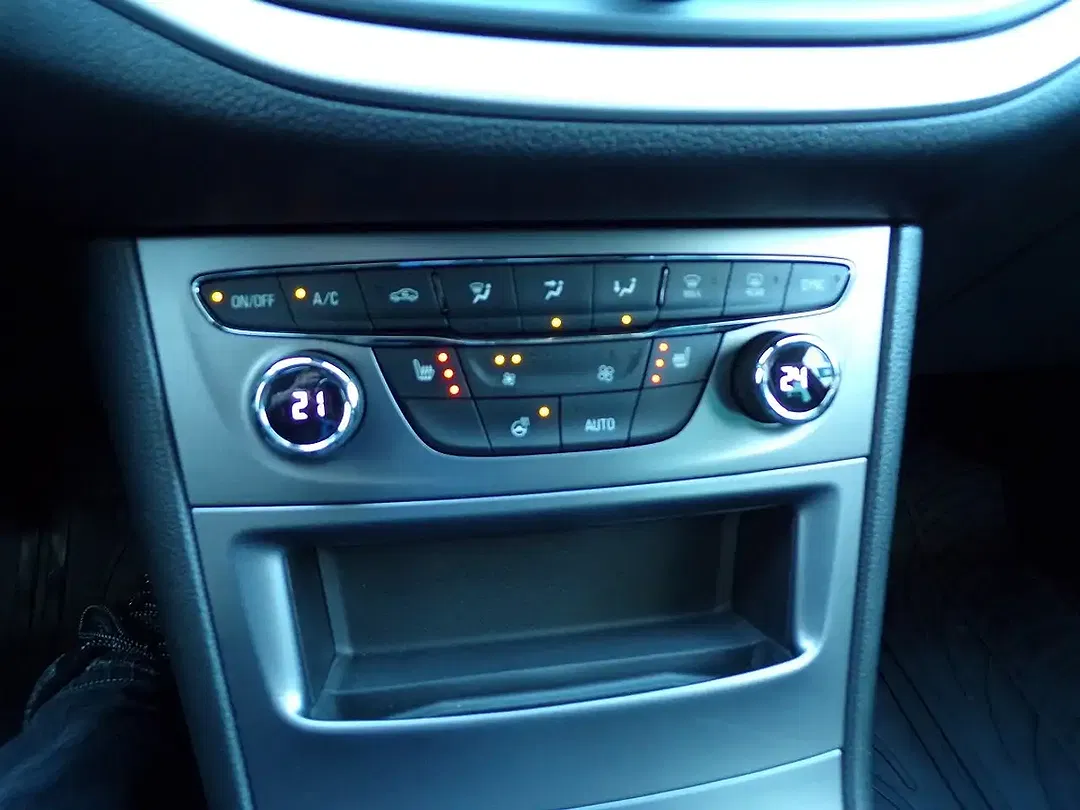 Opel Astra Edition - Thumbnail 20