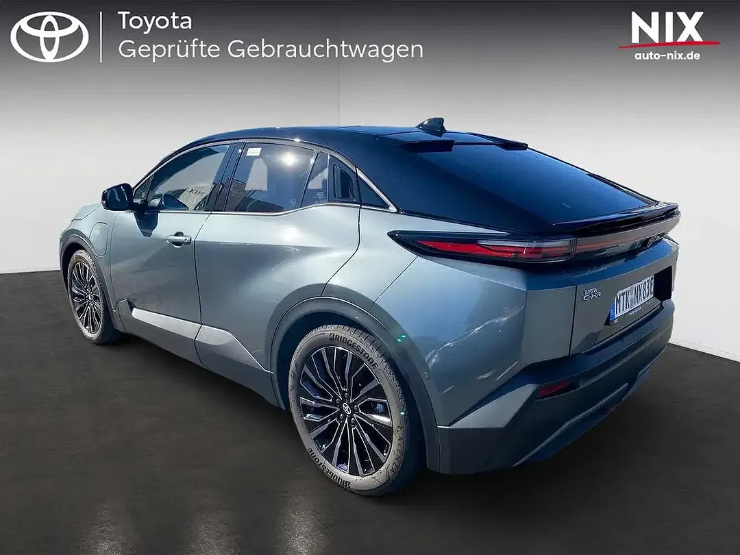 Toyota C-HR Lounge - Thumbnail 2