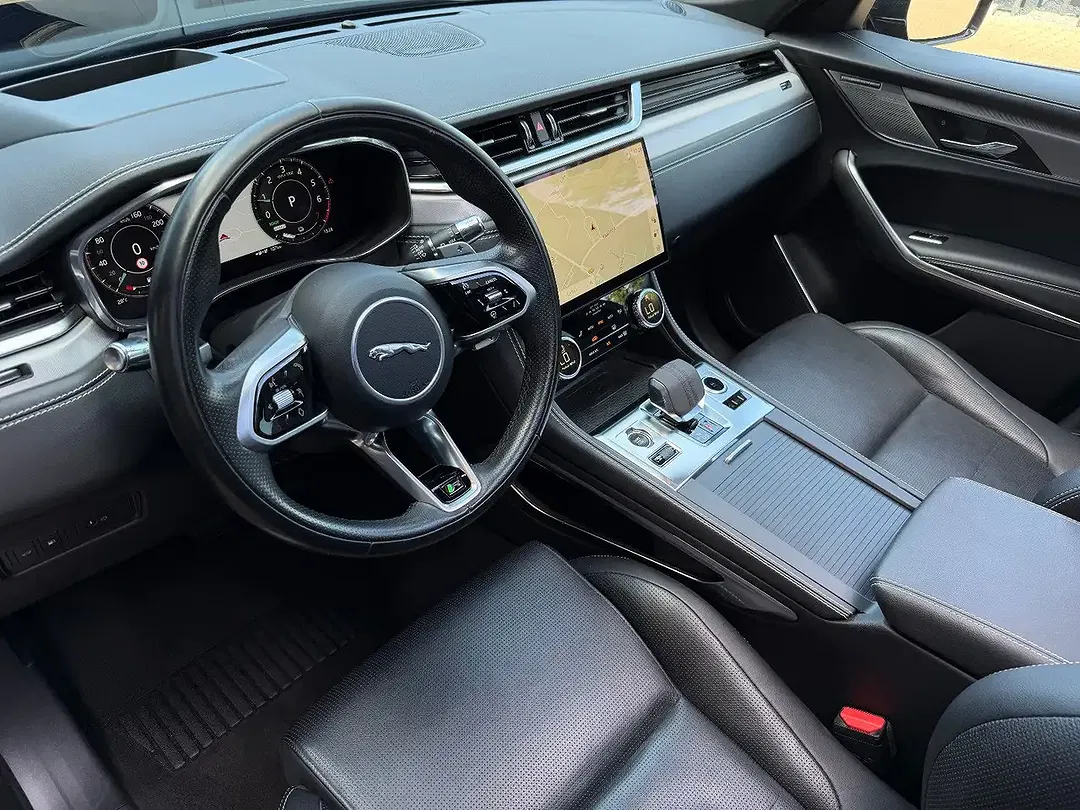 Jaguar F-Pace P400e R-Dynamic S - Thumbnail 3