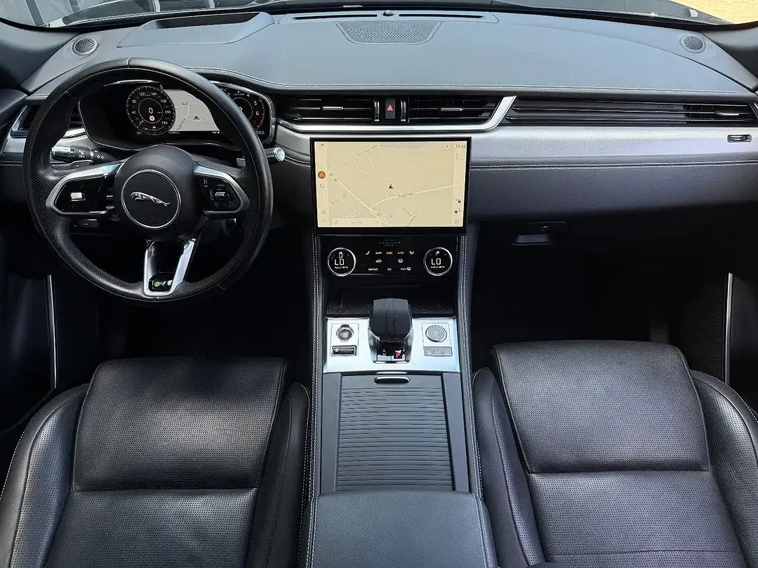 Jaguar F-Pace P400e R-Dynamic S - Thumbnail 4