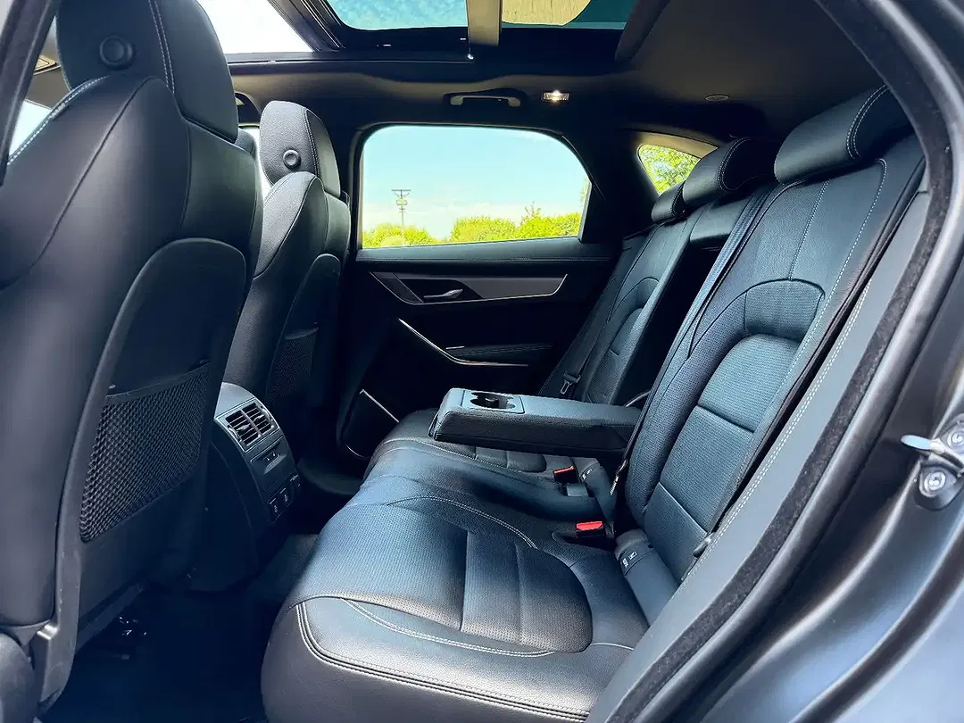 Jaguar F-Pace P400e R-Dynamic S - Thumbnail 8