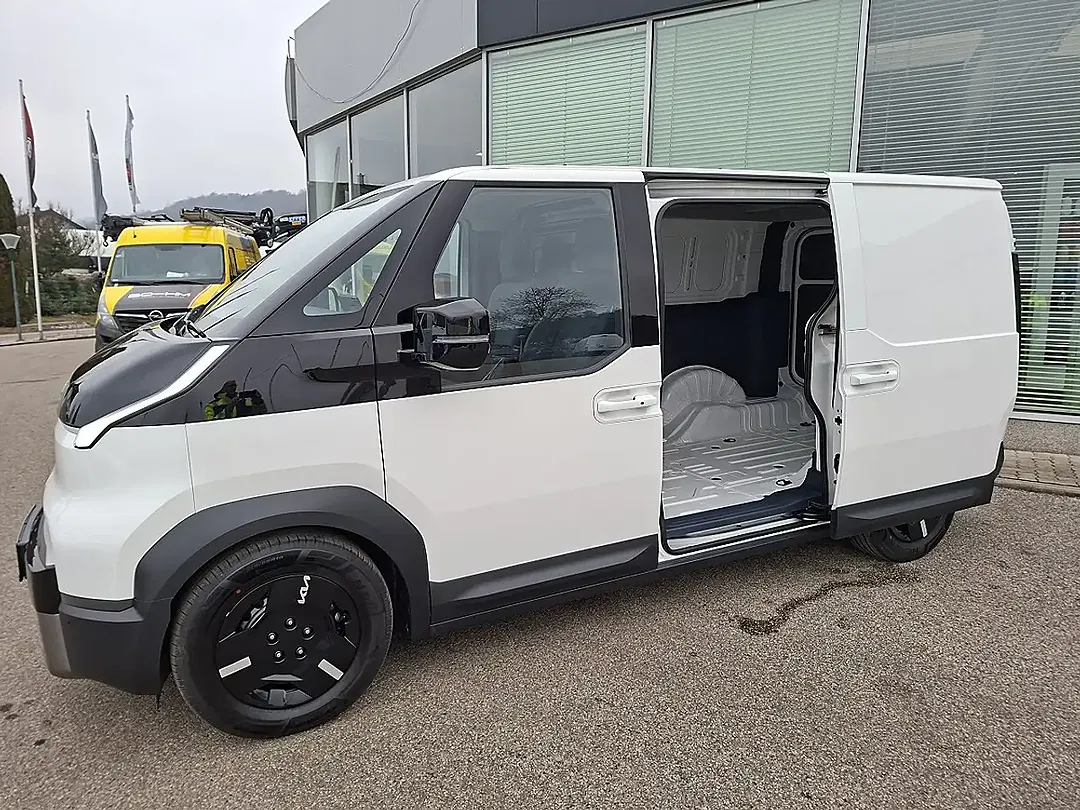 Kia PV5 L2H1 Cargo - Thumbnail 5