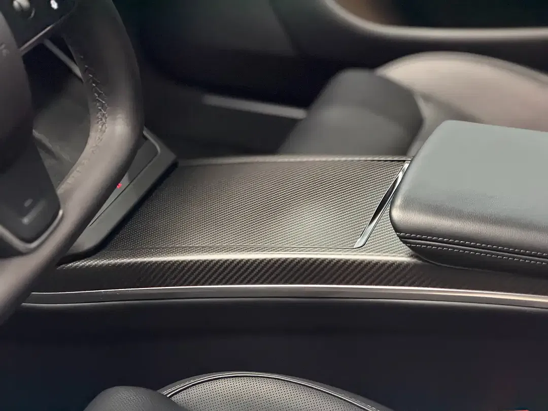 Tesla Model S Plaid - Thumbnail 10