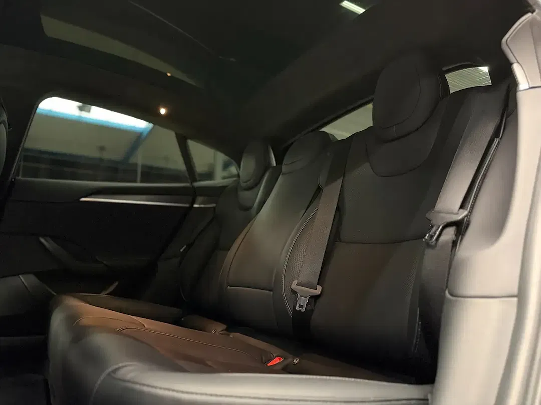 Tesla Model S Plaid - Thumbnail 13
