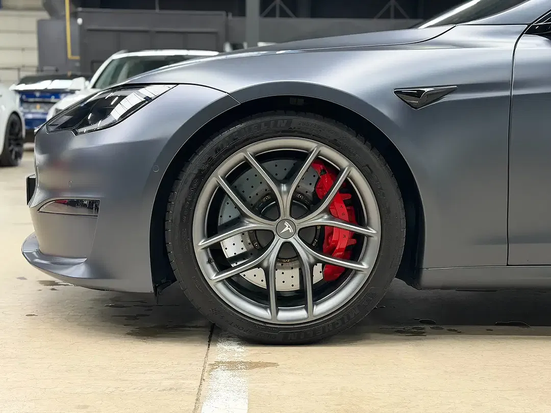 Tesla Model S Plaid - Thumbnail 8