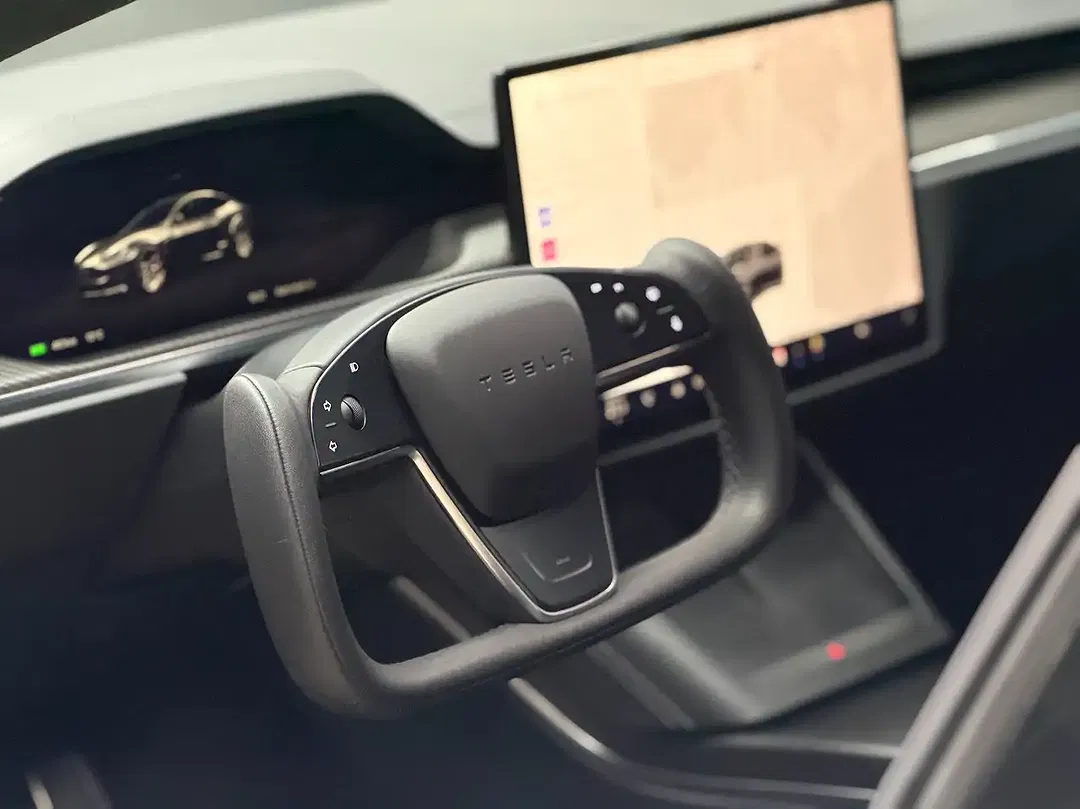 Tesla Model S Plaid - Thumbnail 9