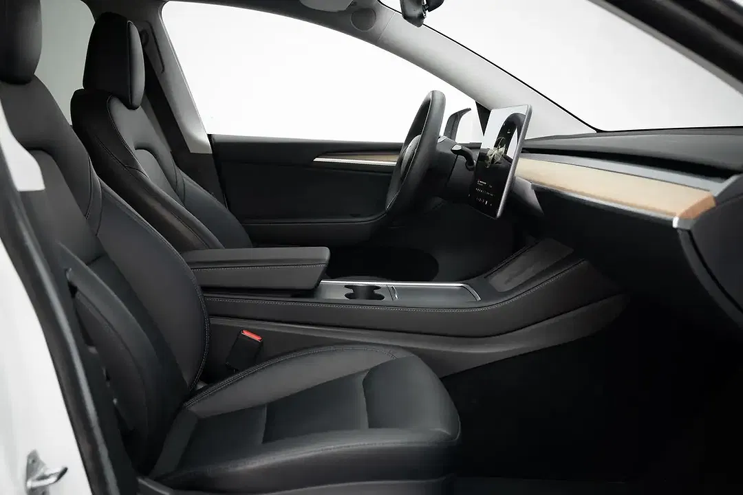Tesla Model Y AWD Dual Motor Performance - Thumbnail 9