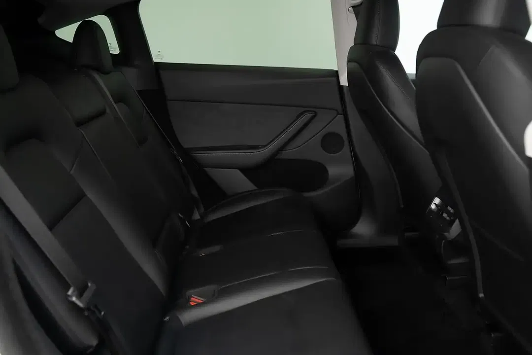 Tesla Model Y AWD Dual Motor Performance - Thumbnail 10