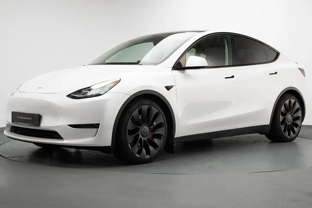 Tesla Model Y AWD Dual Motor Performance - foto 2