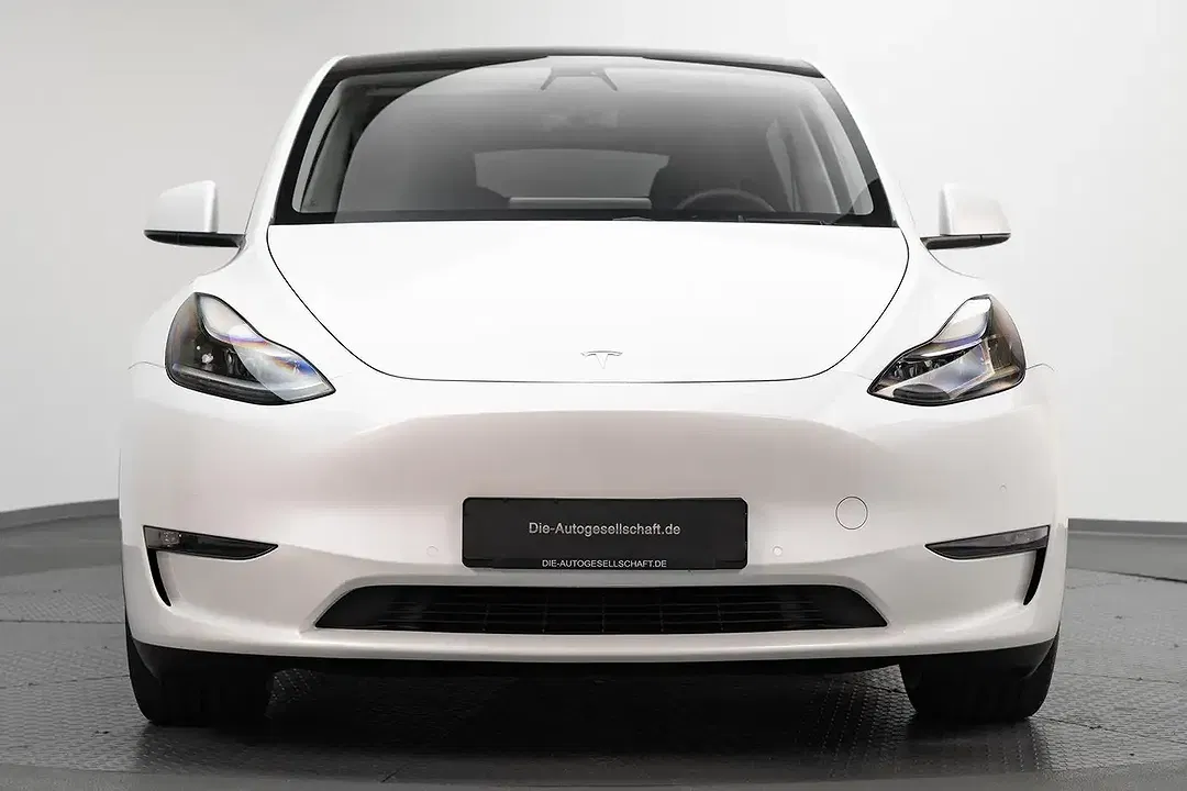 Tesla Model Y AWD Dual Motor Performance - Thumbnail 3