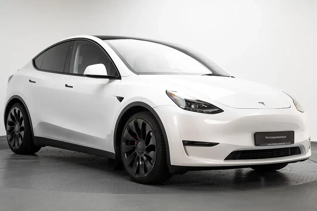 Tesla Model Y AWD Dual Motor Performance - Thumbnail 4