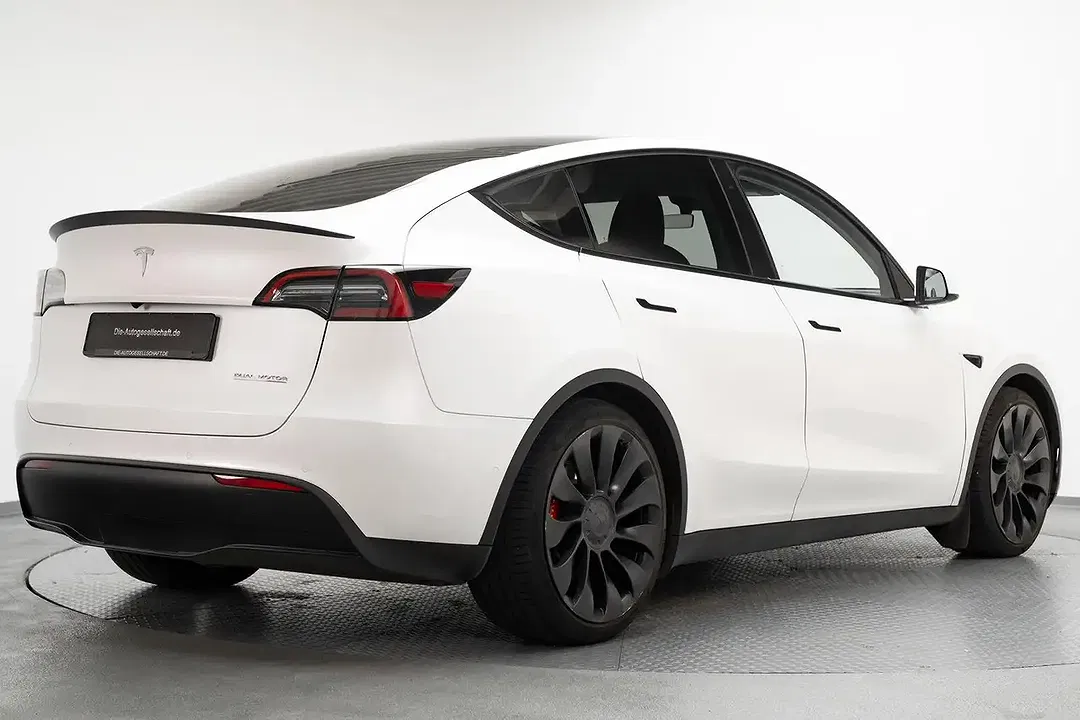 Tesla Model Y AWD Dual Motor Performance - Thumbnail 5
