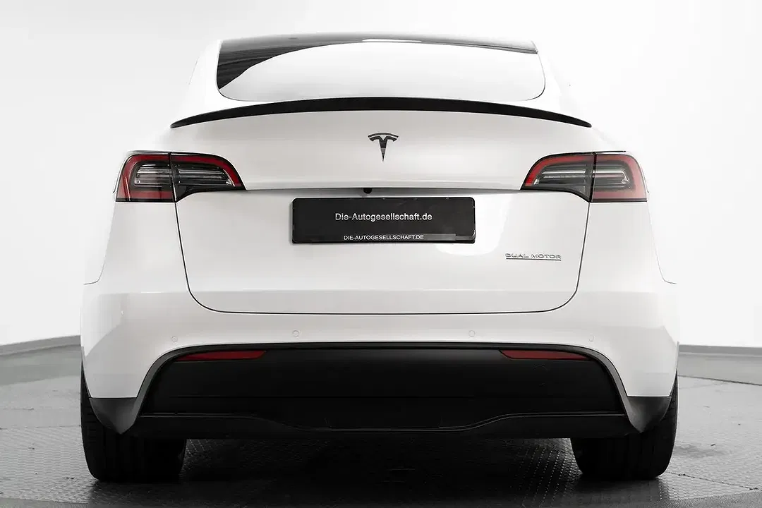 Tesla Model Y AWD Dual Motor Performance - Thumbnail 6