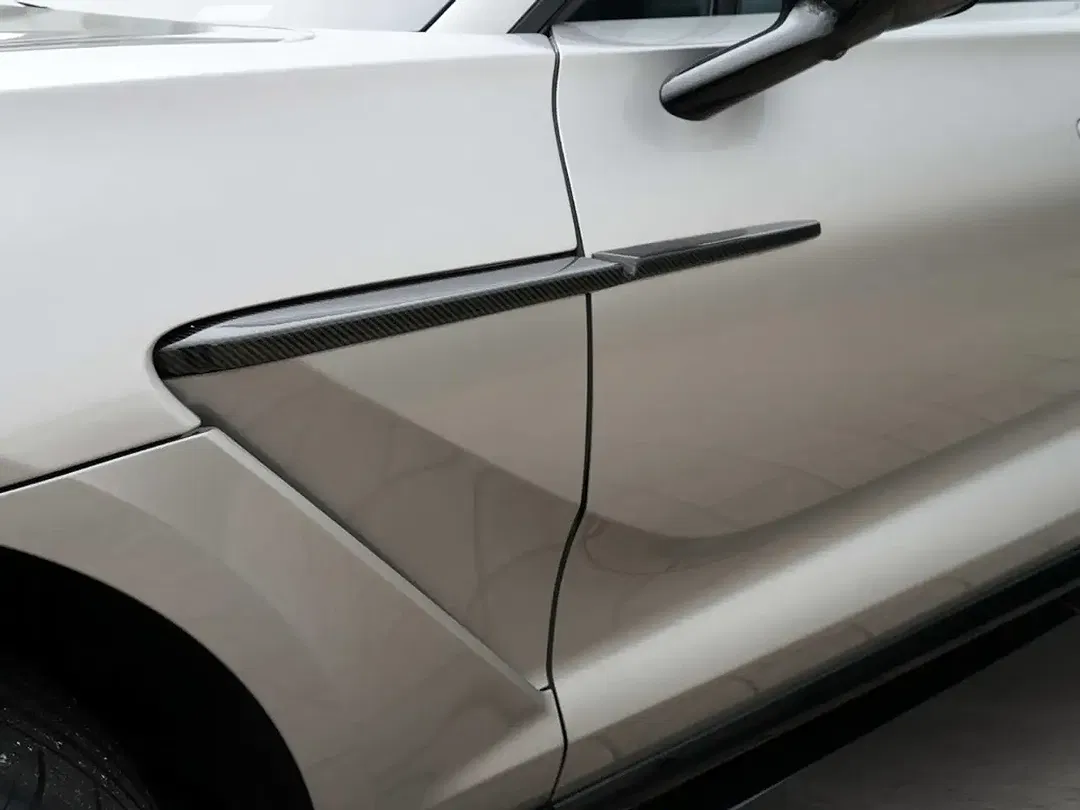 Aston Martin DBX 707 - Thumbnail 13