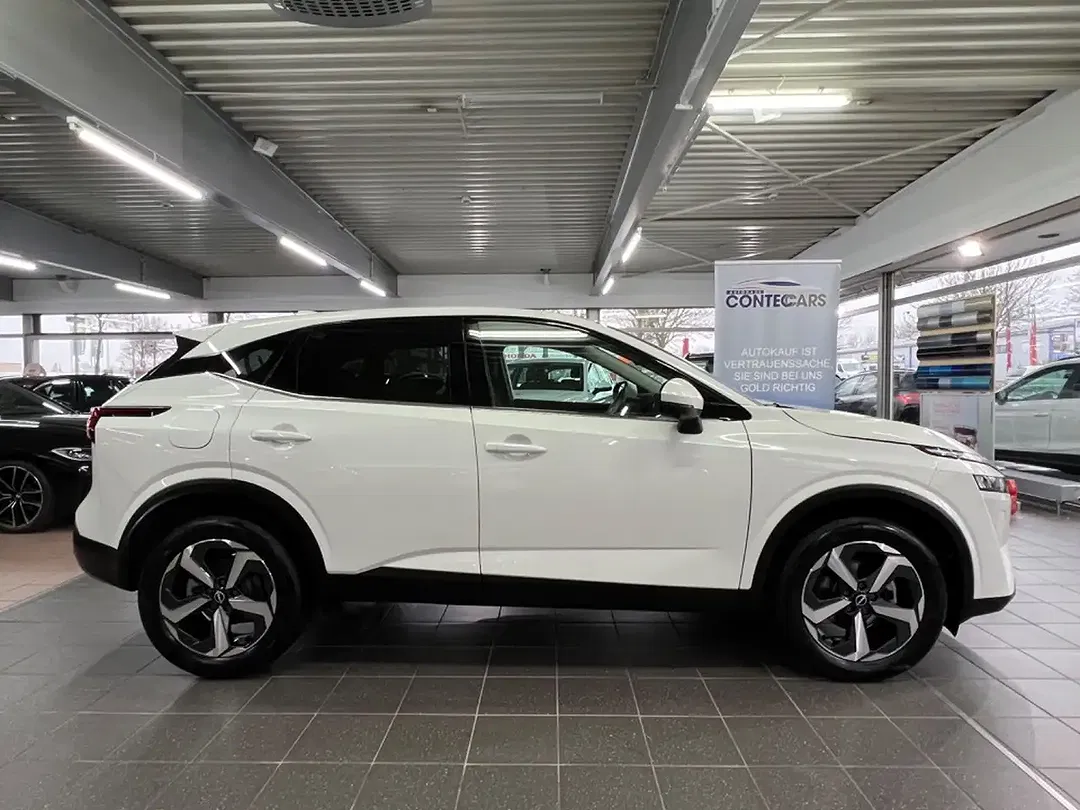 Nissan Qashqai 1.3 DIG-T N-Connecta - Thumbnail 1
