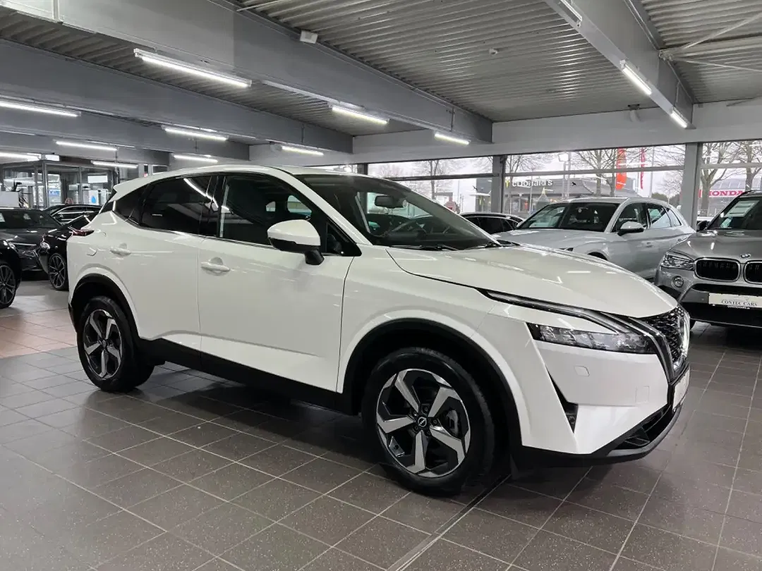 Nissan Qashqai 1.3 DIG-T N-Connecta - Thumbnail 2