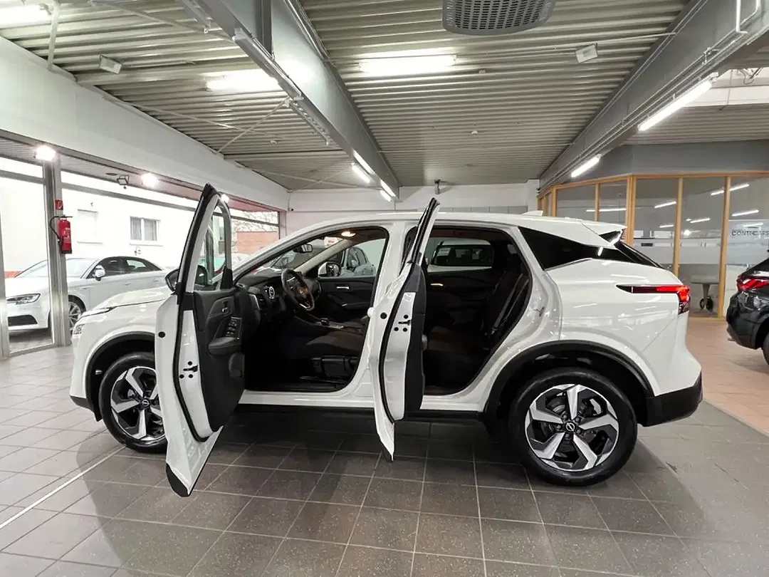 Nissan Qashqai 1.3 DIG-T N-Connecta - Thumbnail 7