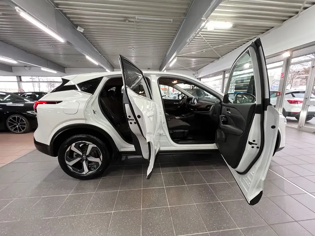 Nissan Qashqai 1.3 DIG-T N-Connecta - Thumbnail 9