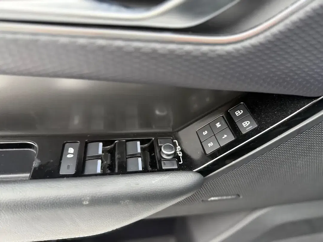 Land Rover Range Rover Velar - Thumbnail 8