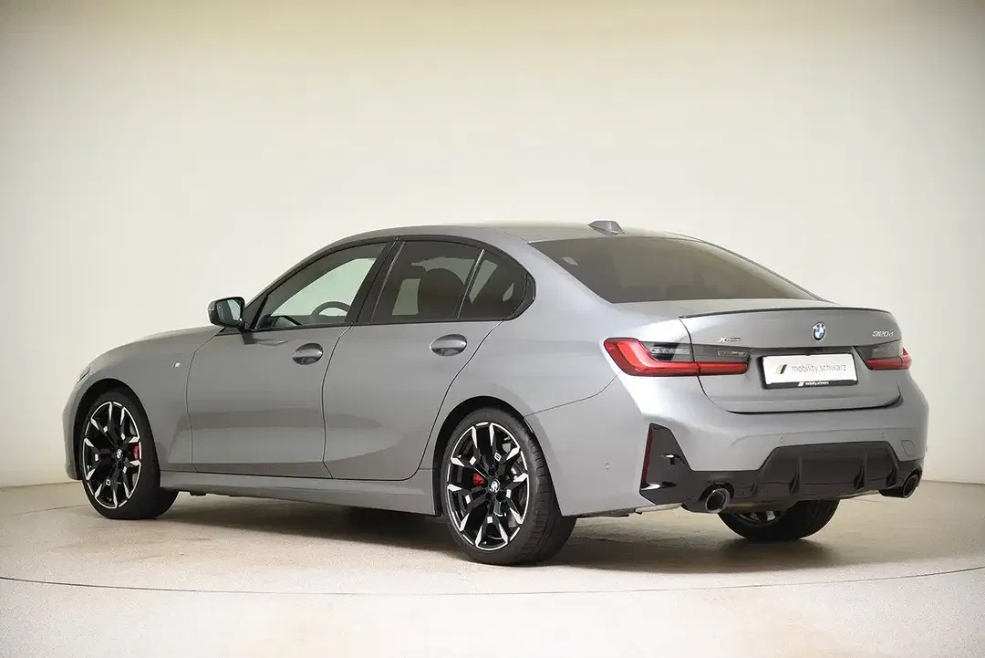 BMW 320 xDrive M Sport Pro - Thumbnail 2