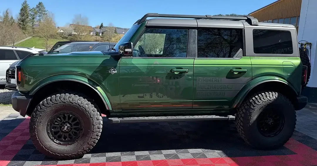 Ford Bronco 4x4 - Thumbnail 4