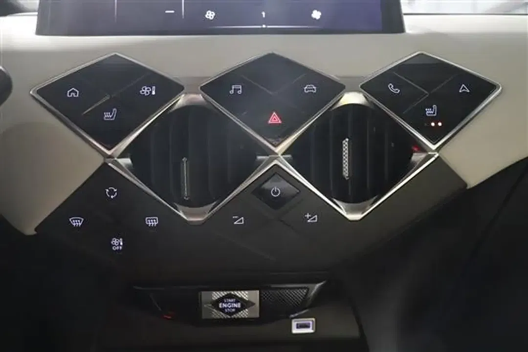 DS Automobiles DS 3 - Thumbnail 16