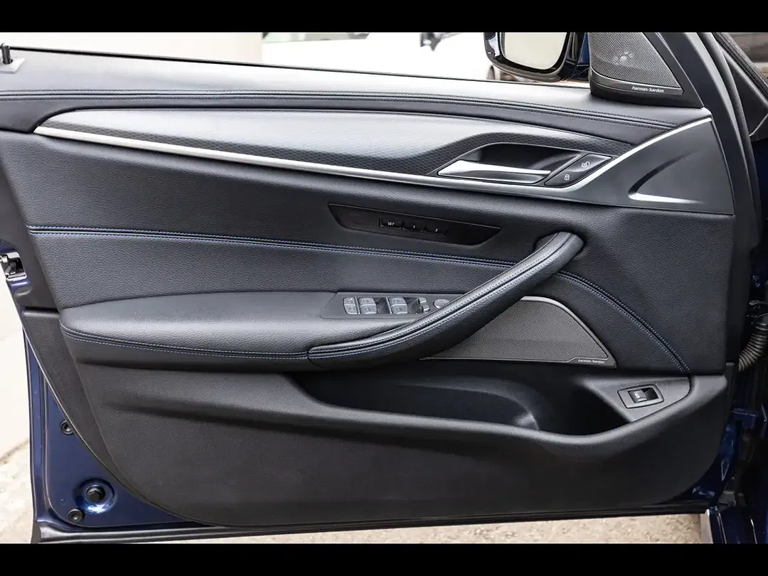 BMW M550 xDrive - Thumbnail 10